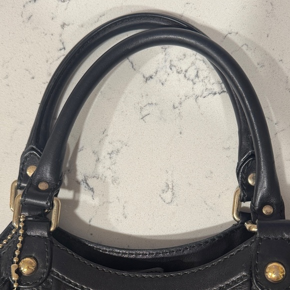 Gucci Hobo Bag in Black with Gold - Picture 3 of 9